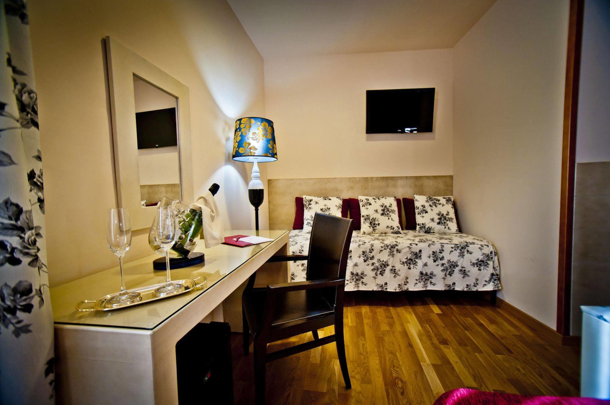 Hotel Condes De Castilla เซโกเวีย ภายนอก รูปภาพ