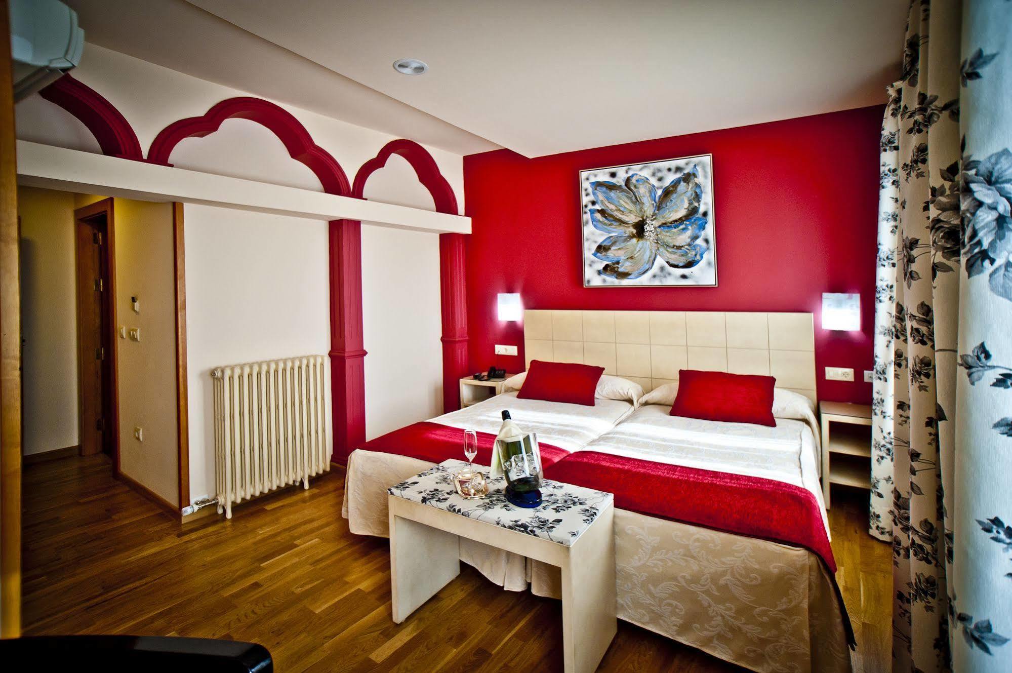 Hotel Condes De Castilla เซโกเวีย ภายนอก รูปภาพ