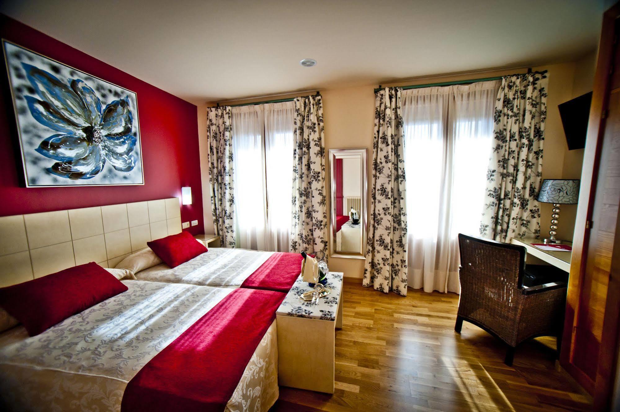 Hotel Condes De Castilla เซโกเวีย ภายนอก รูปภาพ