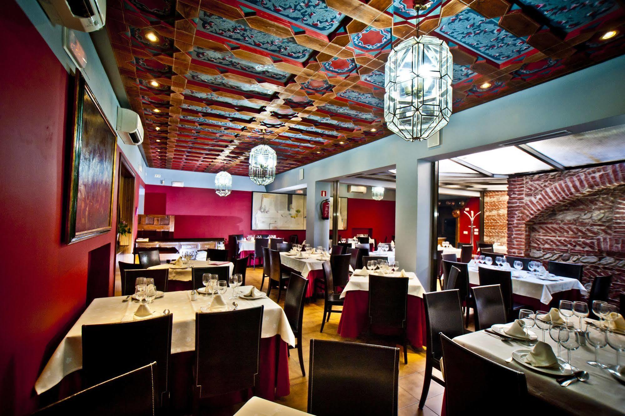 Hotel Condes De Castilla เซโกเวีย ภายนอก รูปภาพ